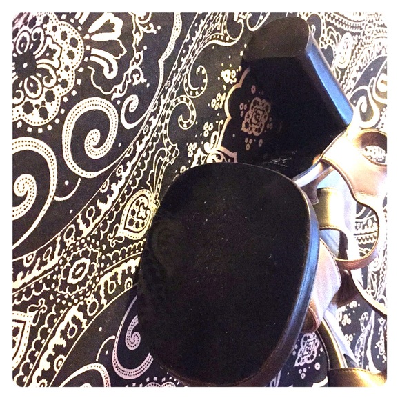 New Glam ⚡️ gold leather platform sandals - Picture 4 of 5